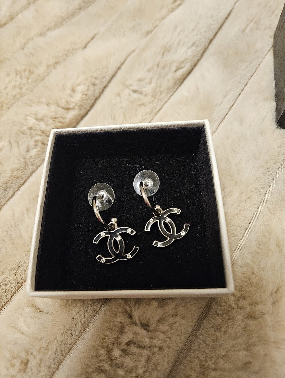 CHANEL Silver Interlocking CC Drop Earrings